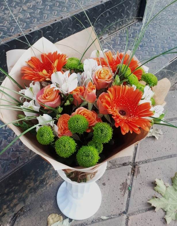 Букет цветов из: Герберы, Хризантемы, Альстромерии и Розы в Старовеличковской