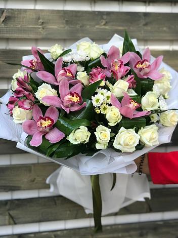 Букет цветов из: Розы и Хризантемы в Старовеличковской