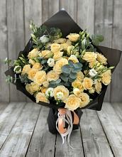 Букет цветов из:  Розы и Лизиантусы в Старовеличковской