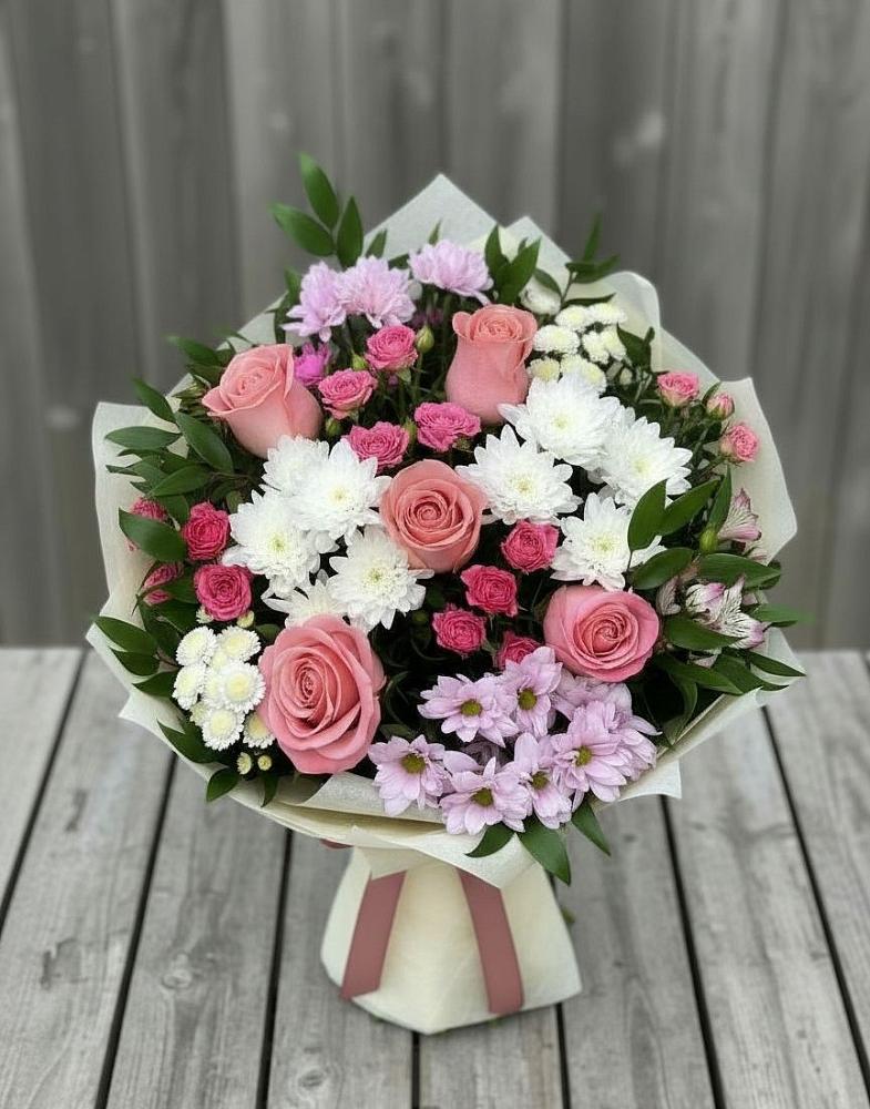 Букет цветов из: Альстромерии, Гвоздики, Розы и Хризантемы в Старовеличковской