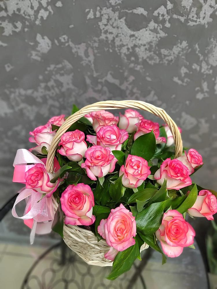 Цветочная композиция из Розы в корзине в Старовеличковской