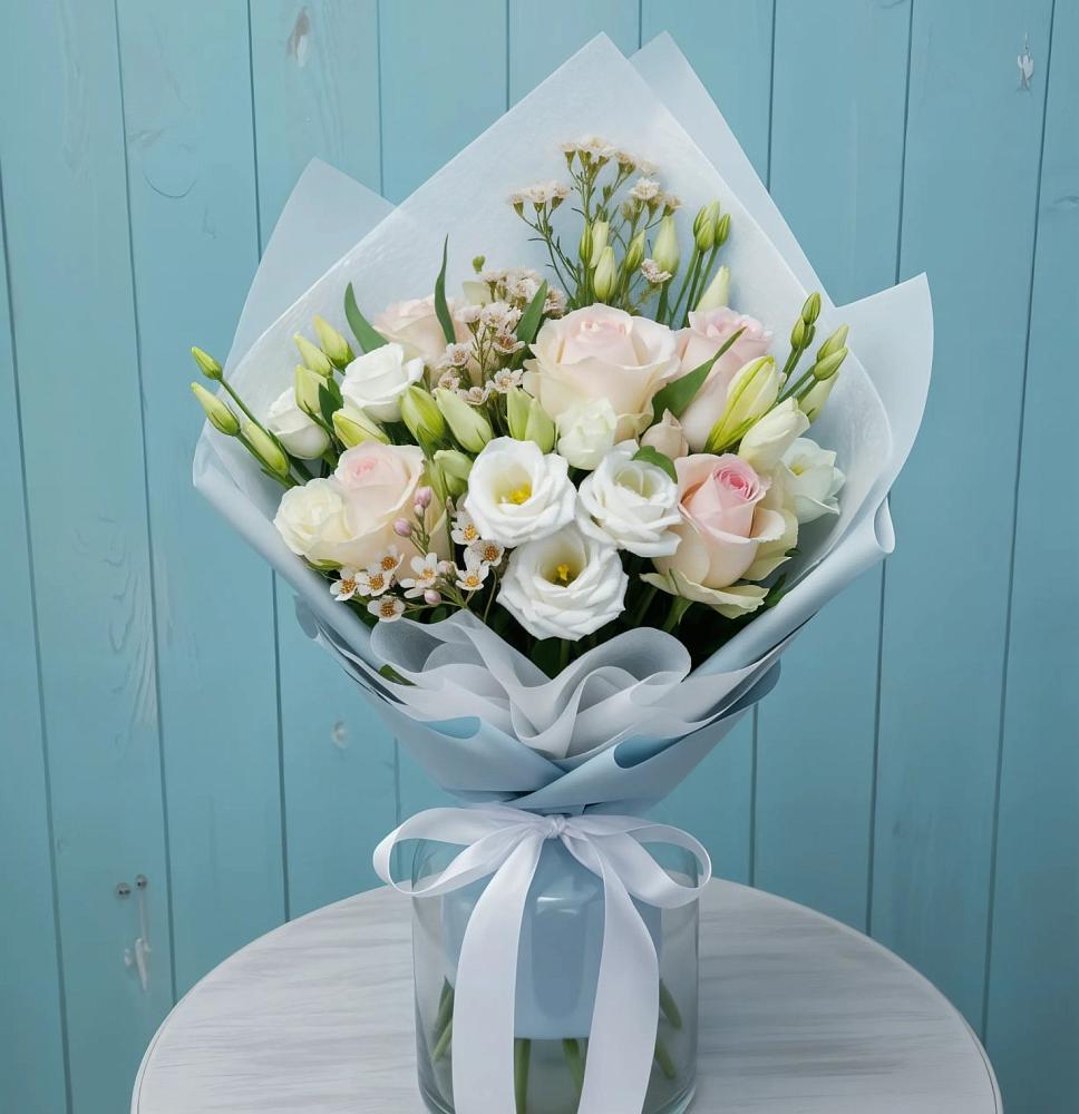 Букет цветов из: Розы и Лизиантусы в Старовеличковской