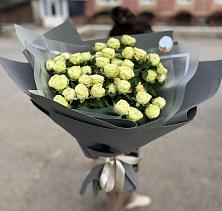 Букет Белые кустовые розы Солинеро в Старовеличковской