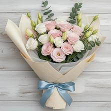 Букет цветов из:  Лизиантусы в Старовеличковской
