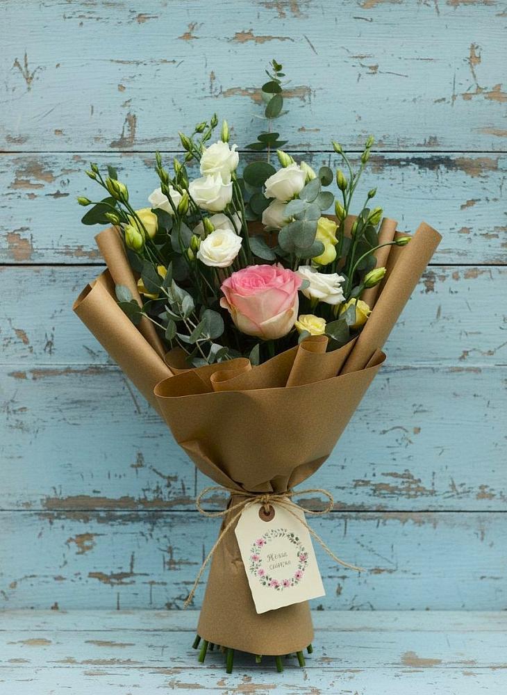 Букет цветов из: Розы и Лизиантусы в Старовеличковской