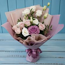 Букет цветов из:  Розы и Лизиантусы в Старовеличковской