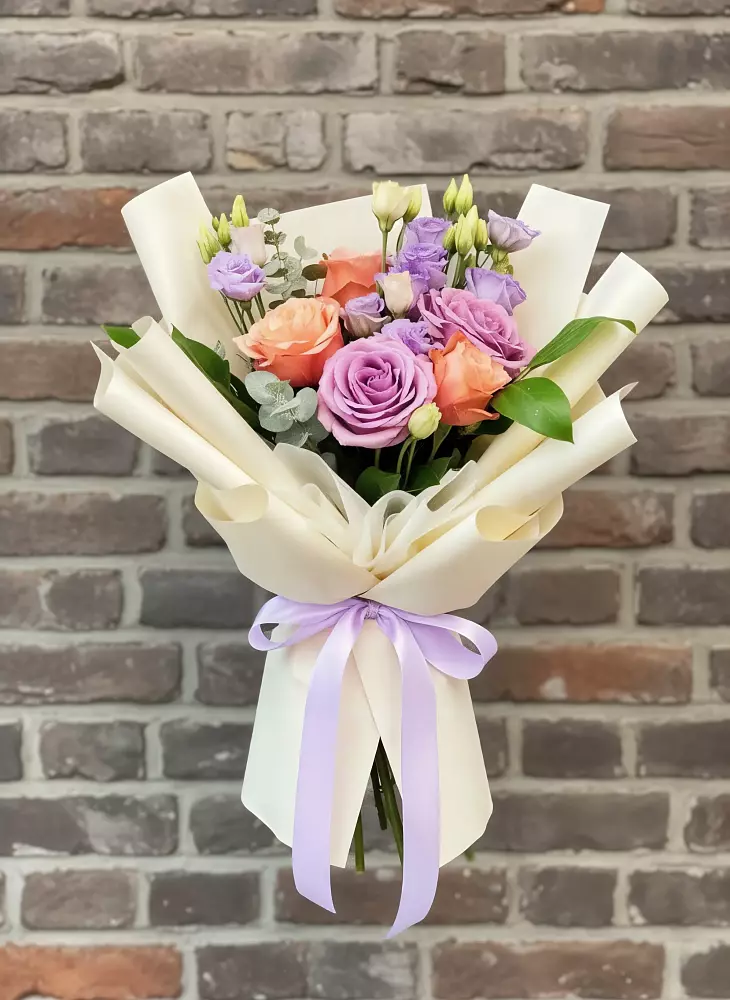 Букет цветов из: Лизиантусы и Розы в Старовеличковской