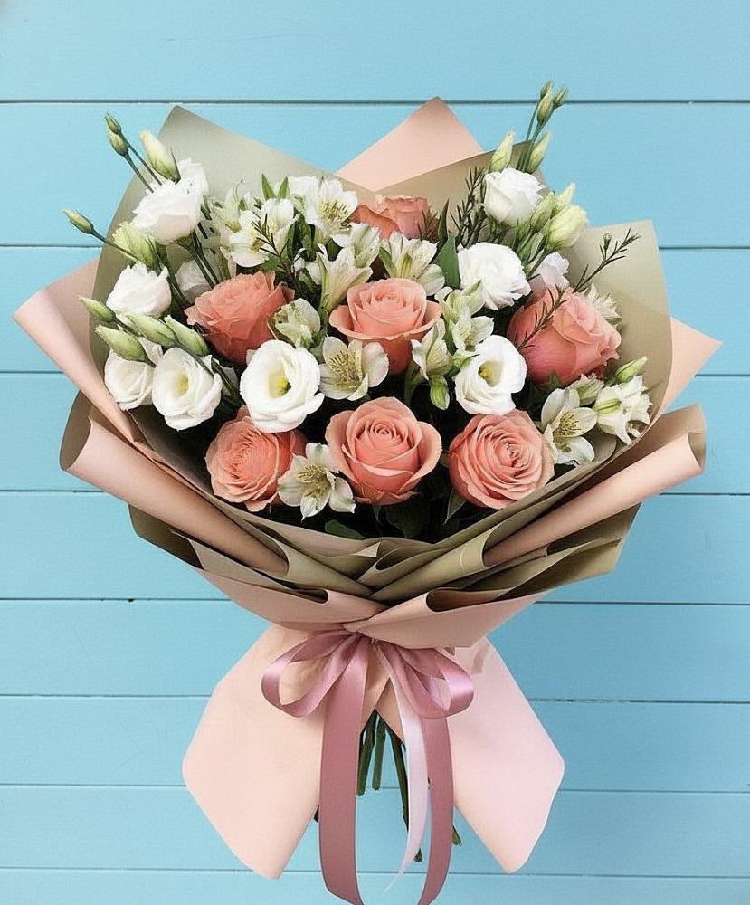 Букет цветов из: Розы, Альстромерии и Лизиантусы в Старовеличковской