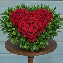 Цветочная композиция из Розы в виде сердца в Старовеличковской