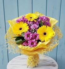 Букет цветов из:  Хризантемы и Герберы в Старовеличковской