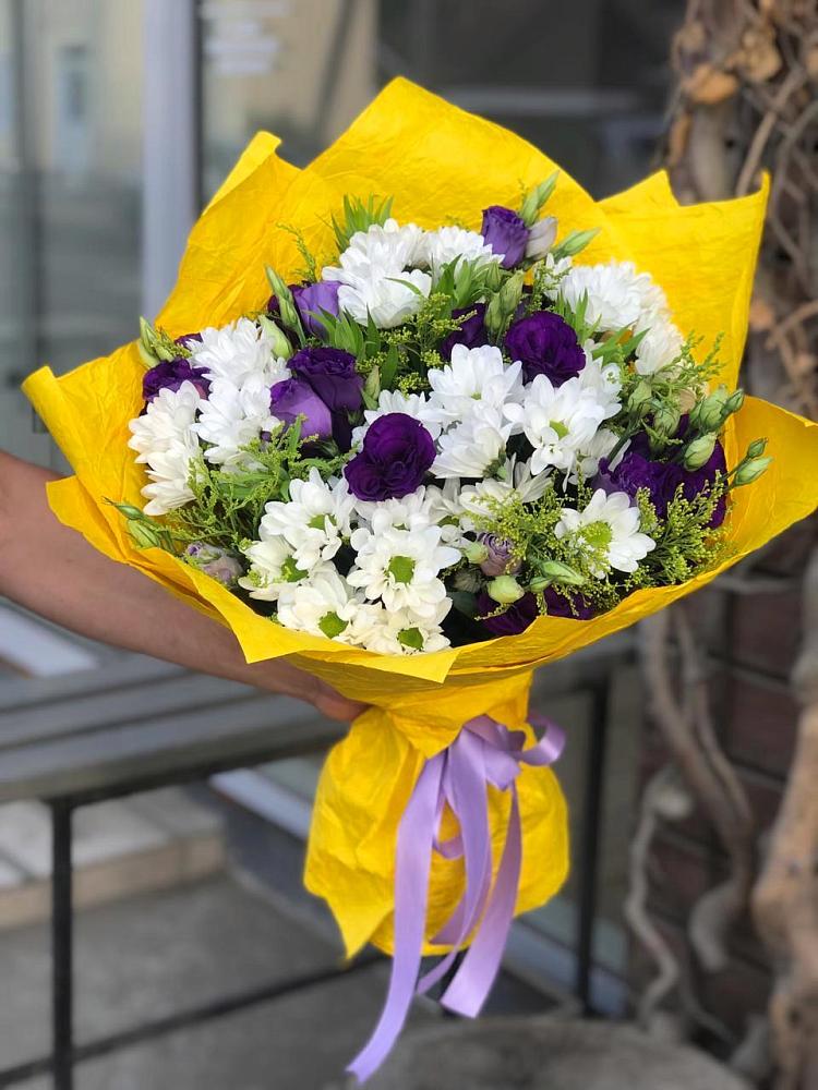 Букет цветов из: Ирисы, Хризантемы и Ромашки в Старовеличковской
