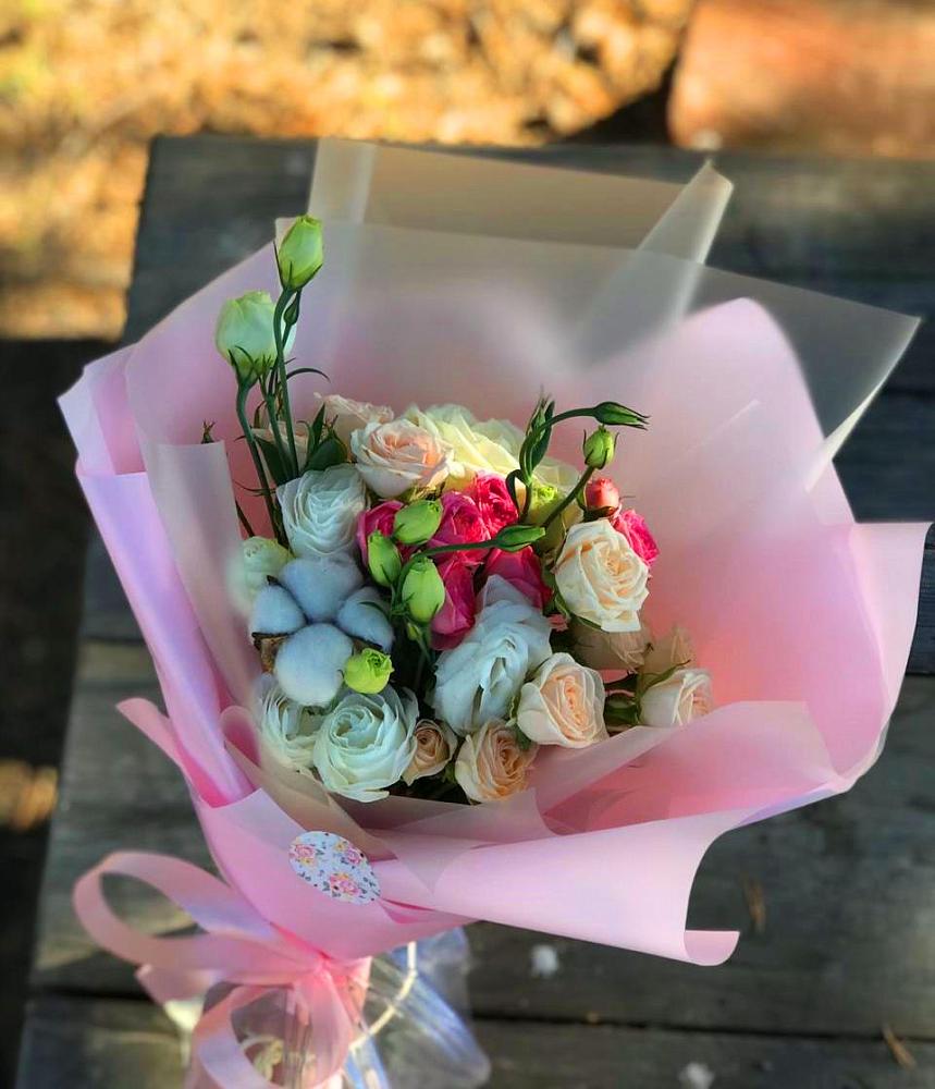 Букет цветов из: Розы и Лизиантусы в Старовеличковской