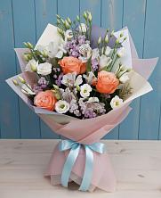 Букет цветов из:  Лизиантусы, Розы, Альстромерии и Гипсофила в Старовеличковской