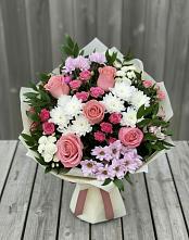 Букет цветов из:  Альстромерии, Гвоздики, Розы и Хризантемы в Старовеличковской
