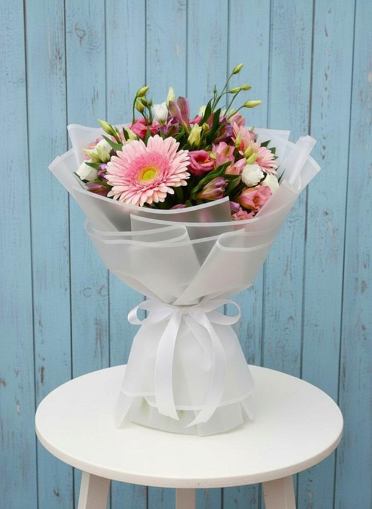 Букет цветов из: Герберы, Альстромерии и Лизиантусы в Старовеличковской