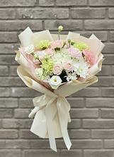 Букет цветов из:  Гвоздики, Розы, Лизиантусы и Хризантемы #REPLACE_PRED# Старовеличковской