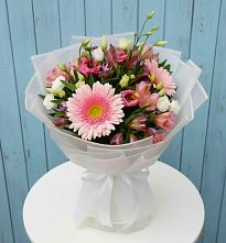Букет цветов из:  Герберы, Альстромерии и Лизиантусы #REPLACE_PRED# Старовеличковской