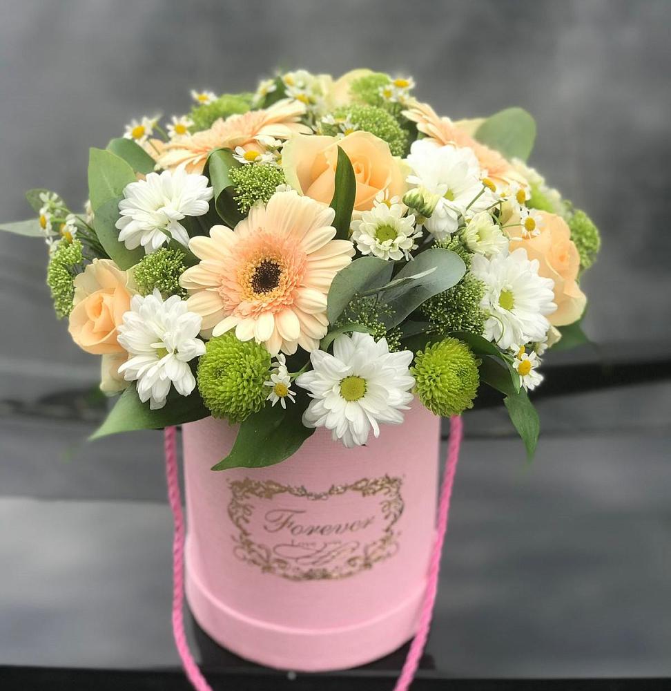 Цветочная композиция из Розы, Герберы и Хризантемы в шляпной коробке в Старовеличковской