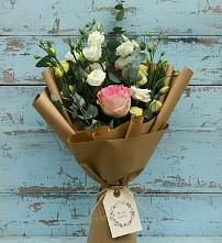Букет цветов из:  Розы и Лизиантусы в Старовеличковской