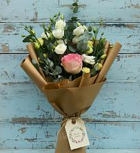 Букет цветов из:  Розы и Лизиантусы в Старовеличковской