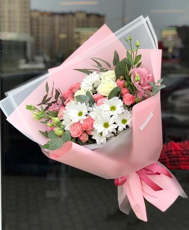 Букет цветов из: Розы, Лизиантусы и Хризантемы в Старовеличковской