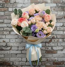 Букет цветов из:  Розы, Лизиантусы и Гвоздики в Старовеличковской
