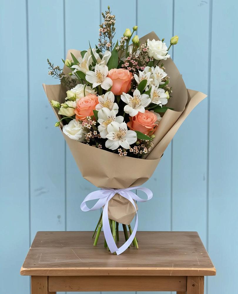 Букет цветов из: Альстромерии, Лизиантусы, Розы и Хризантемы в Старовеличковской