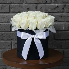 Цветочная композиция из Розы в шляпной коробке в Старовеличковской